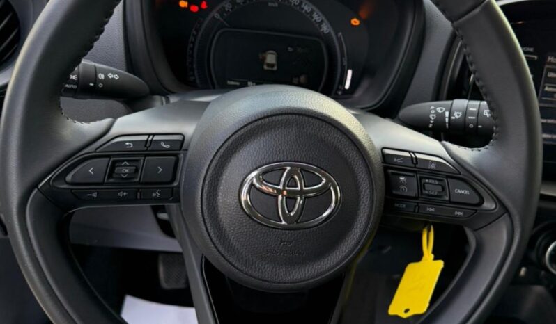
								TOYOTA AYGO X BUSINESS full									