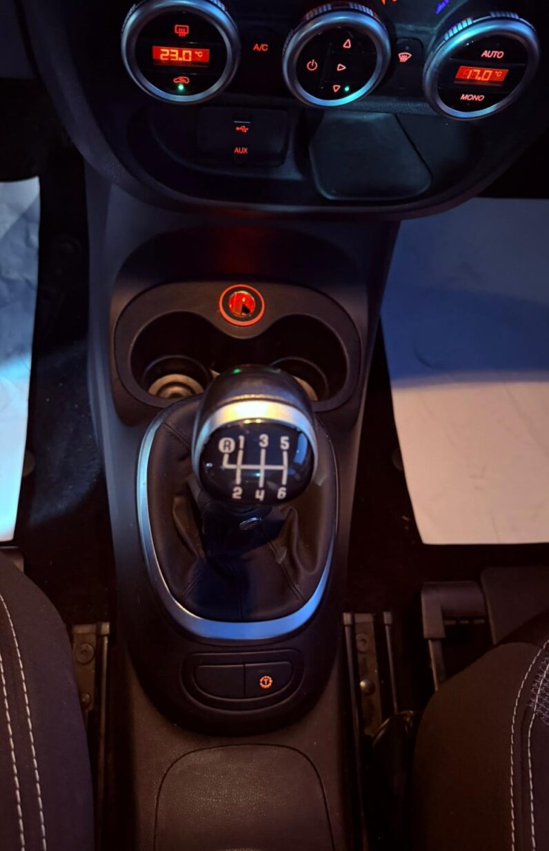 
								Fiat 500L TREKKING full									