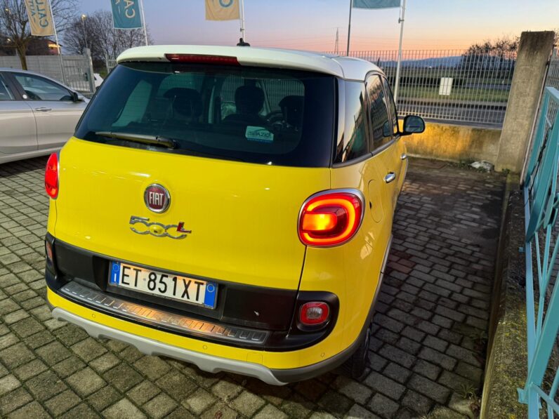 
								Fiat 500L TREKKING full									