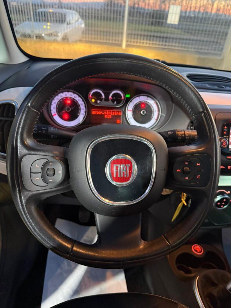 
								Fiat 500L TREKKING full									