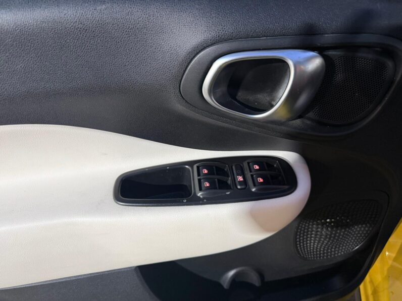 
								Fiat 500L TREKKING full									