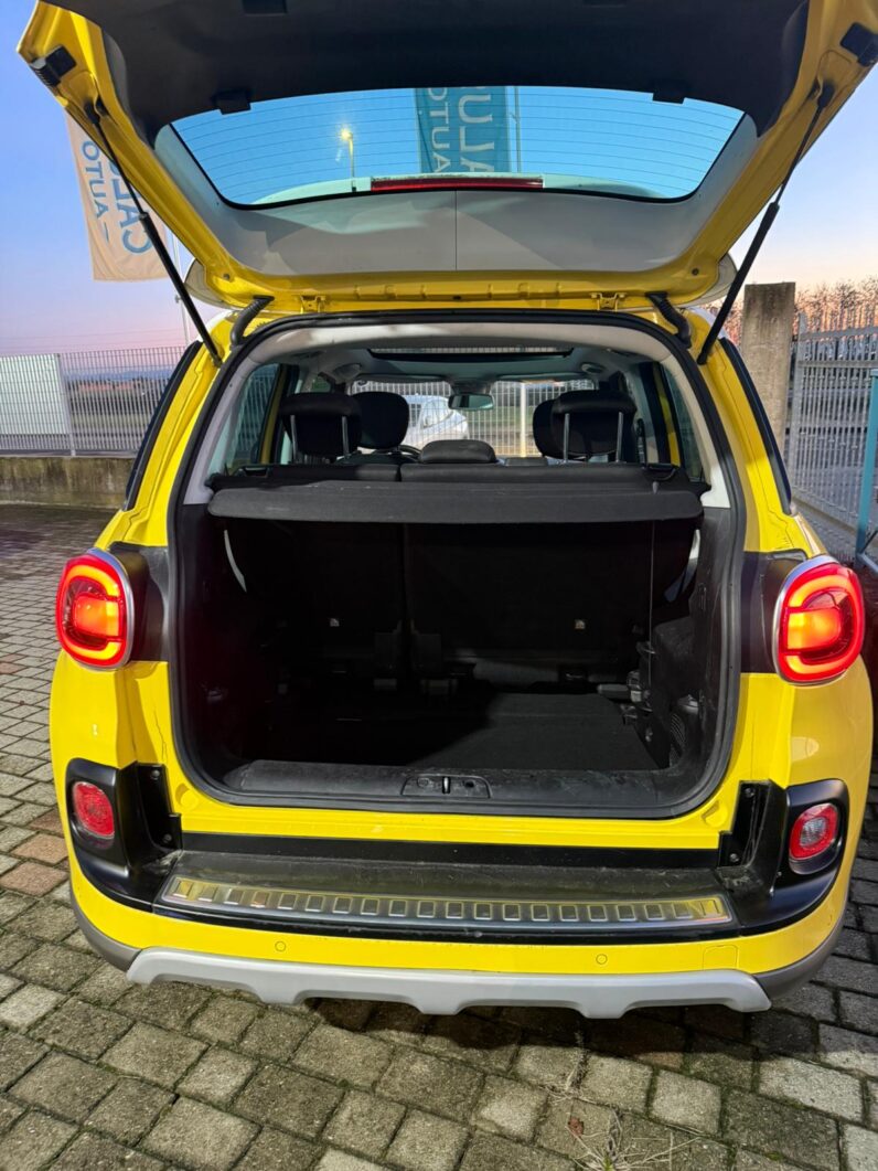 
								Fiat 500L TREKKING full									