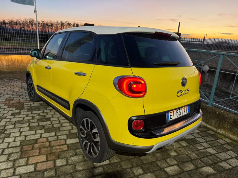 
								Fiat 500L TREKKING full									