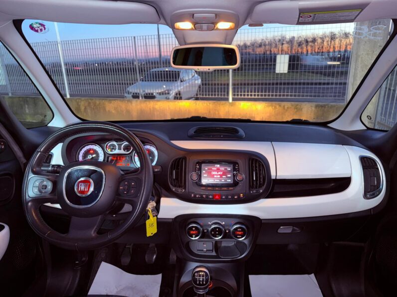 
								Fiat 500L TREKKING full									