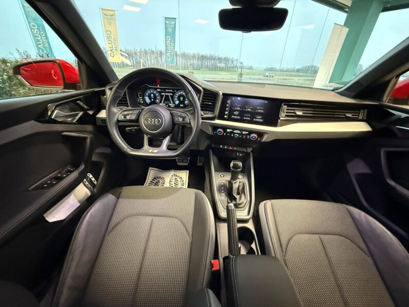 
								A1 Sportback 30 1.0 tfsi 116cv s-tronic full									