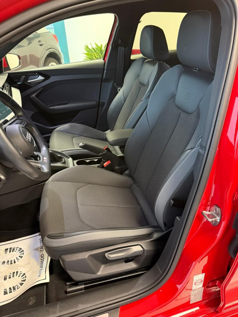 
								A1 Sportback 30 1.0 tfsi 116cv s-tronic full									