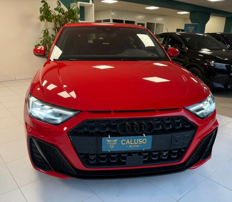 
								A1 Sportback 30 1.0 tfsi 116cv s-tronic full									