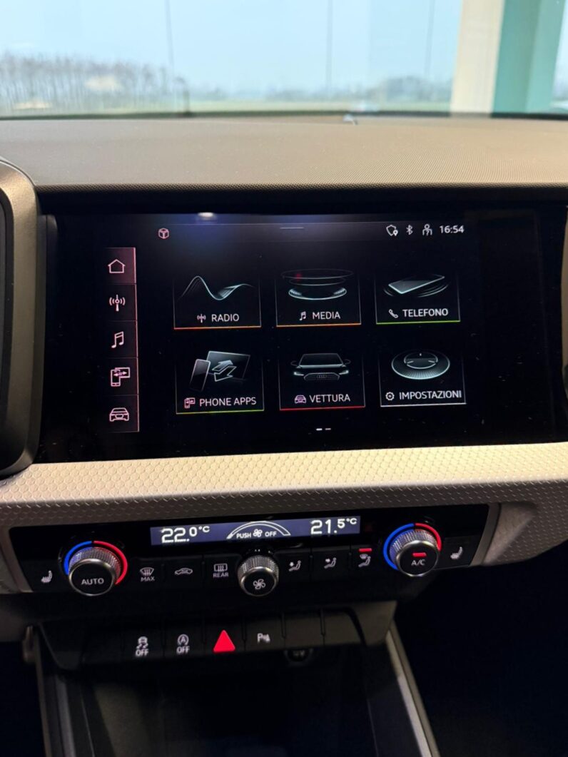 
								A1 Sportback 30 1.0 tfsi 116cv s-tronic full									