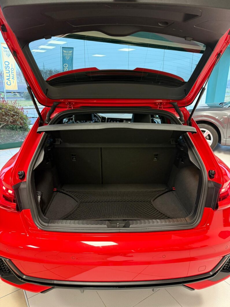 
								A1 Sportback 30 1.0 tfsi 116cv s-tronic full									