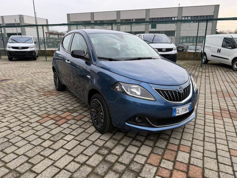 
								LANCIA YPSILON HYBRID GOLD full									