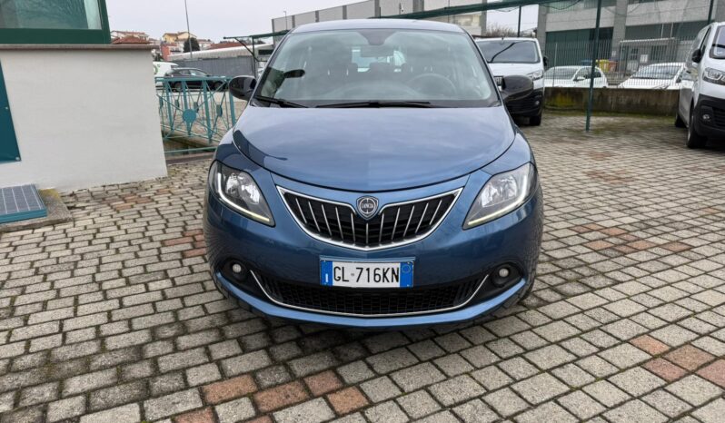 
								LANCIA YPSILON HYBRID GOLD full									