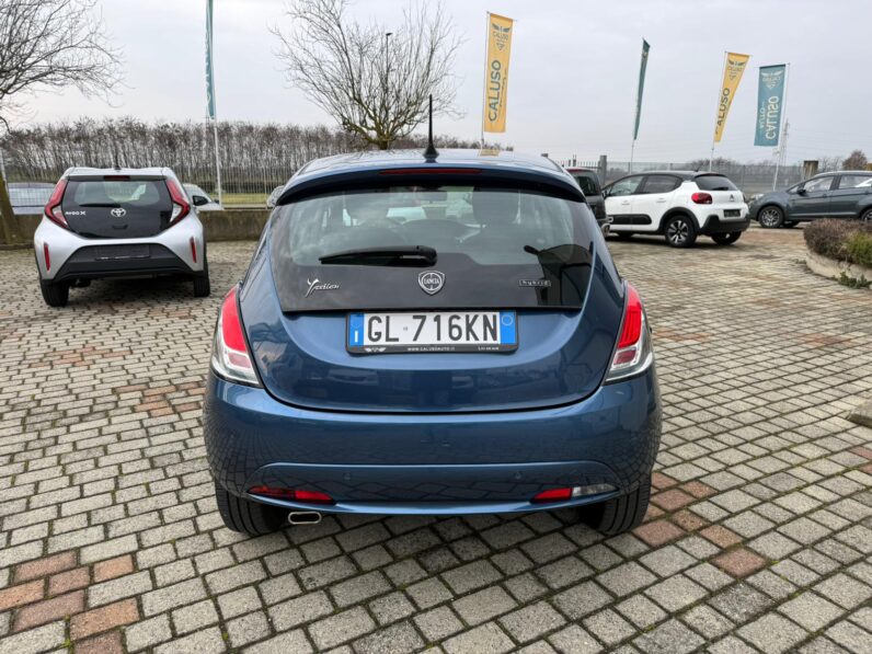 
								LANCIA YPSILON HYBRID GOLD full									