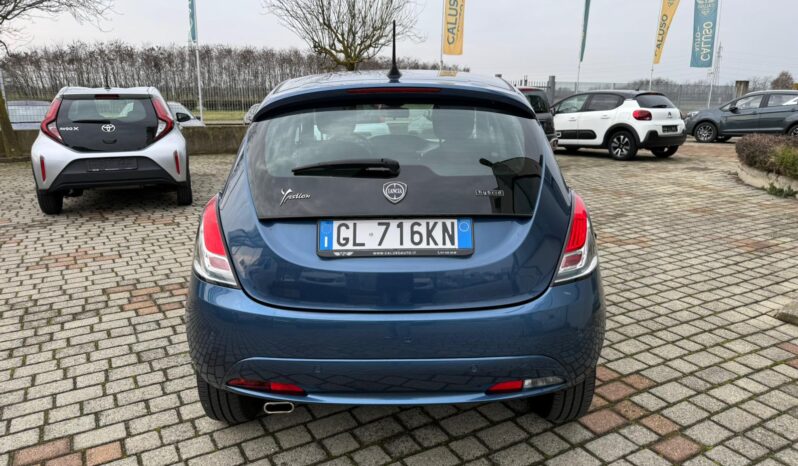 
								LANCIA YPSILON HYBRID GOLD full									