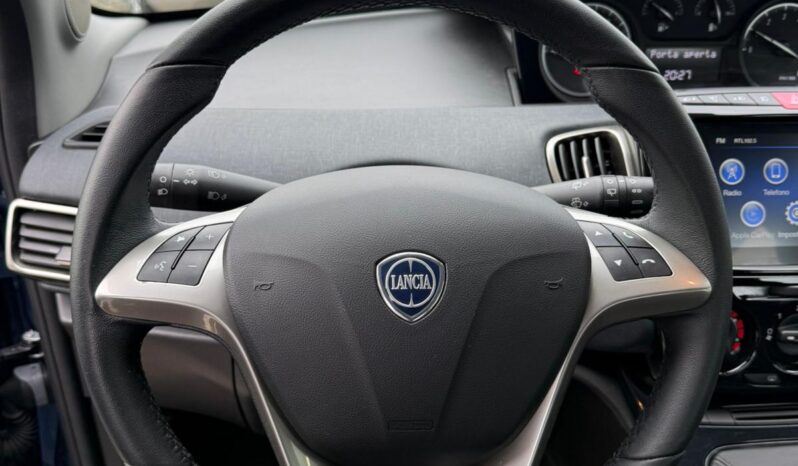 
								LANCIA YPSILON HYBRID GOLD full									