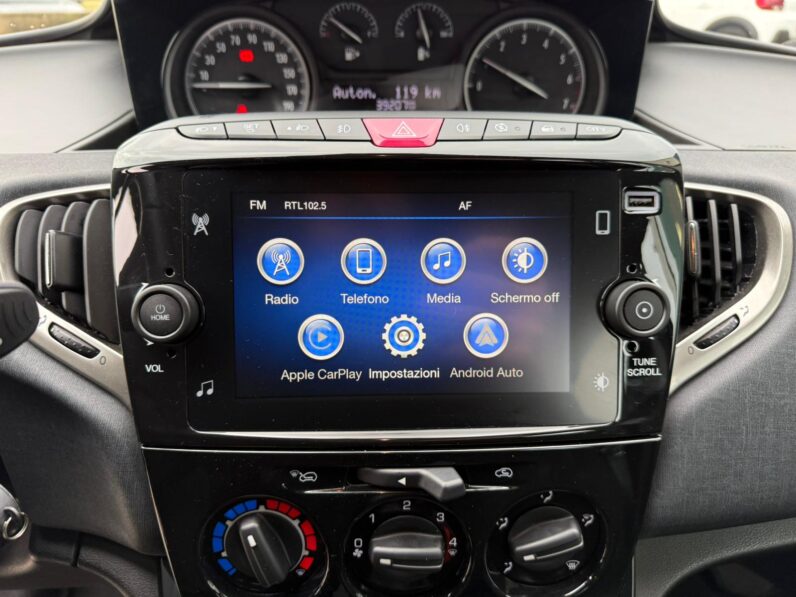 
								LANCIA YPSILON HYBRID GOLD full									