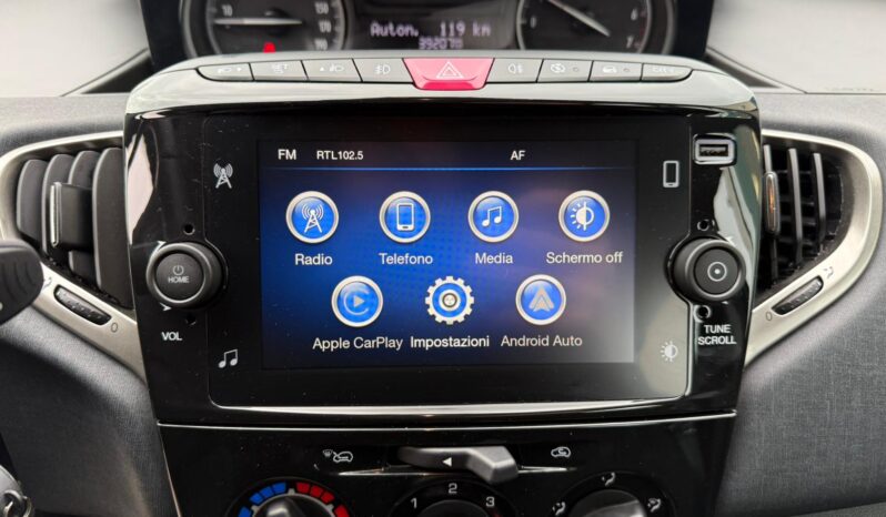 
								LANCIA YPSILON HYBRID GOLD full									