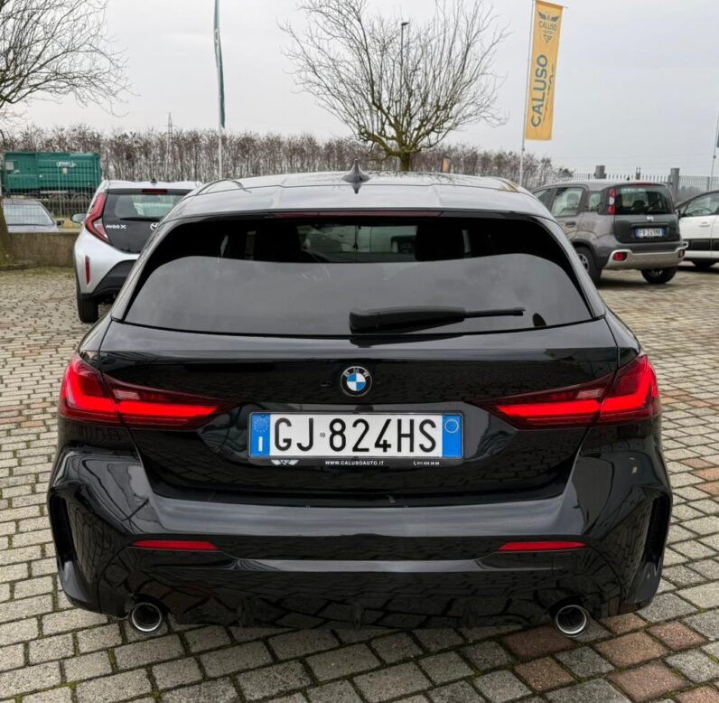 
								BMW 118 118d Msport full									