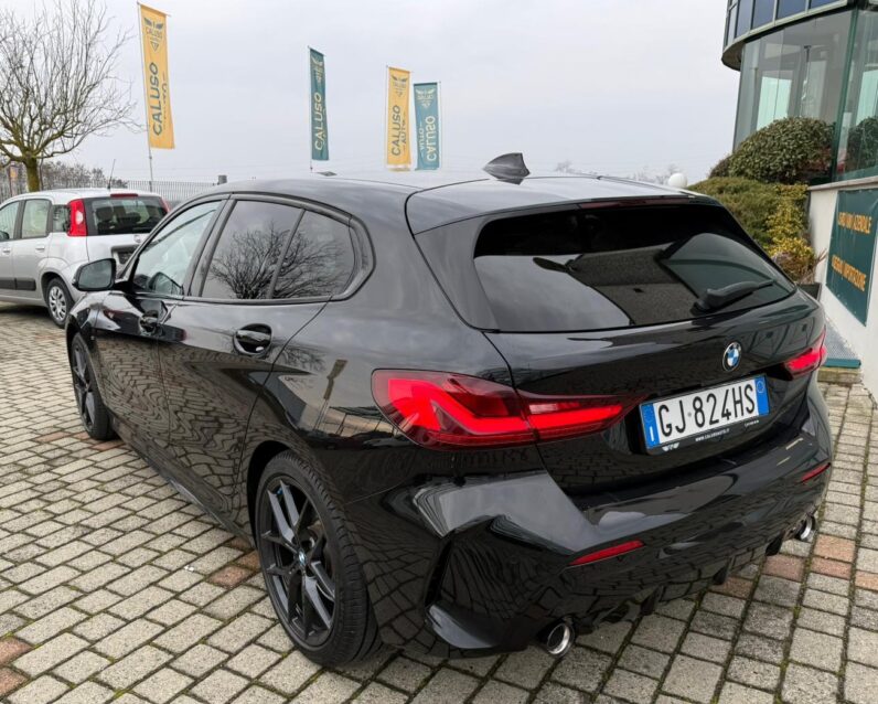 
								BMW 118 118d Msport full									