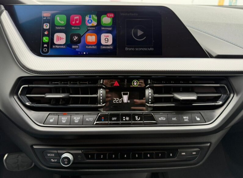 
								BMW 118 118d Msport full									