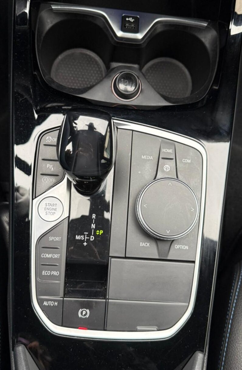 
								BMW 118 118d Msport full									