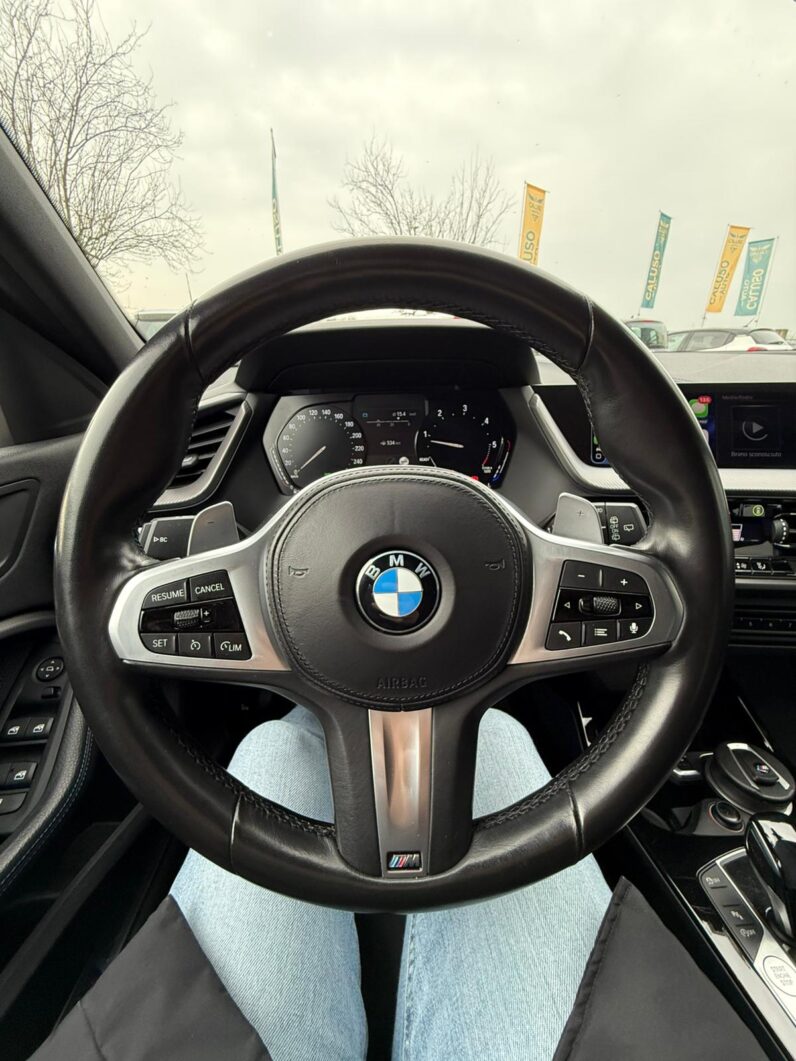 
								BMW 118 118d Msport full									