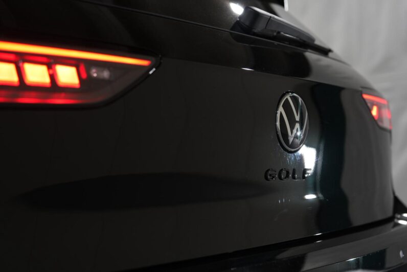 
								Golf  8.5 1.5 etsi evo R-Line 150cv dsg full									