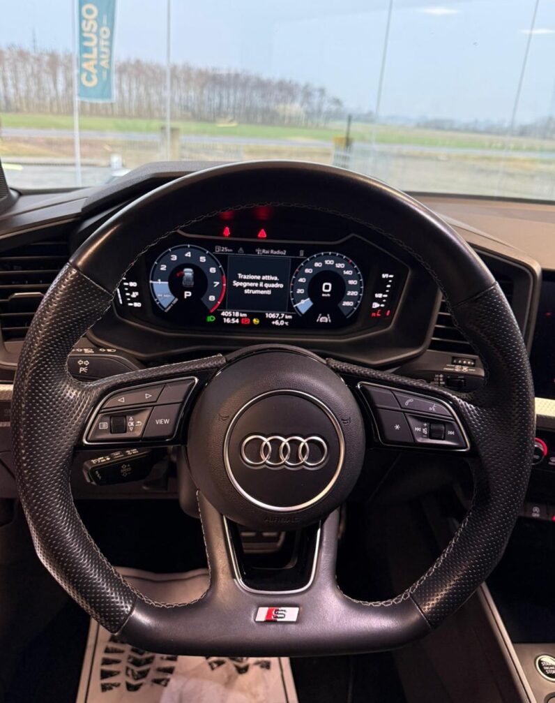 
								A1 Sportback 30 1.0 tfsi 116cv s-tronic full									