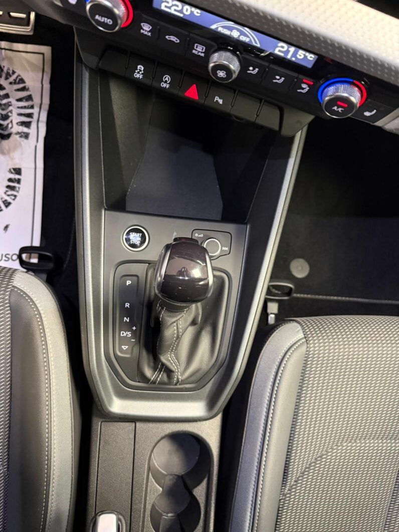 
								A1 Sportback 30 1.0 tfsi 116cv s-tronic full									