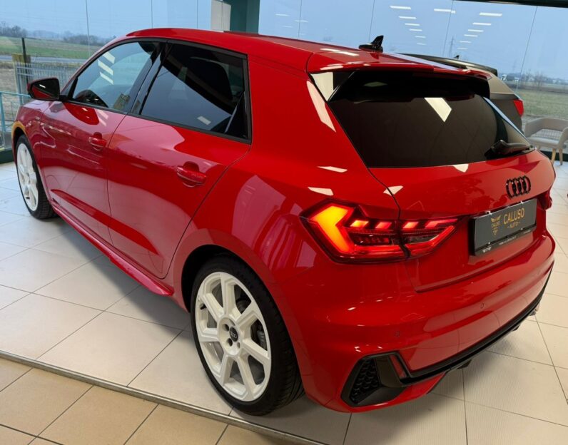 
								A1 Sportback 30 1.0 tfsi 116cv s-tronic full									