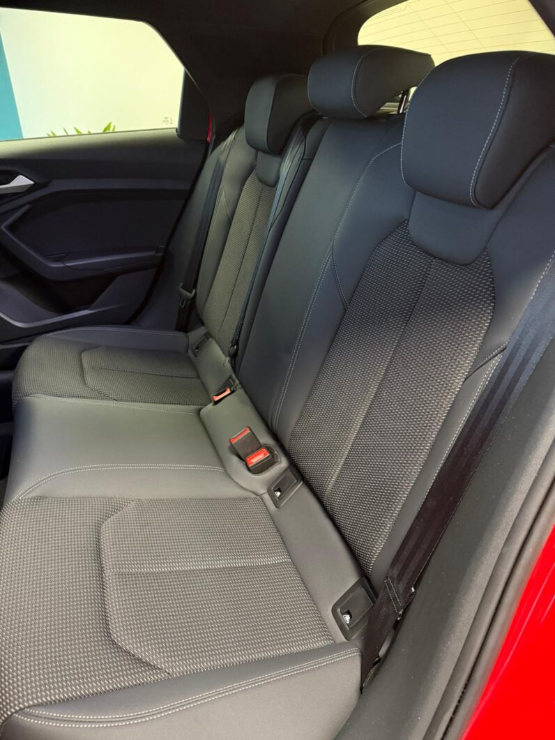 
								A1 Sportback 30 1.0 tfsi 116cv s-tronic full									