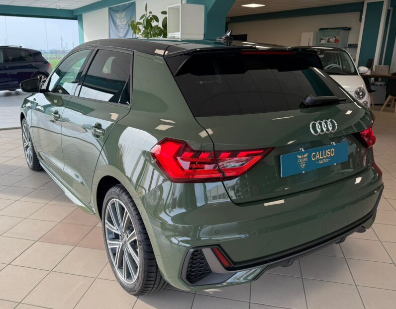 
								A1 30 1.0 tfsi S Line Edition 116cv s-tronic full									