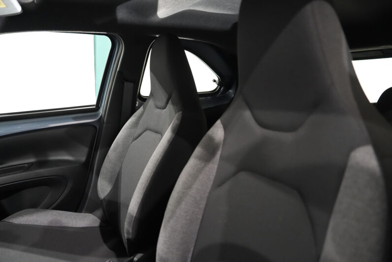 
								Toyota Aygo X full									