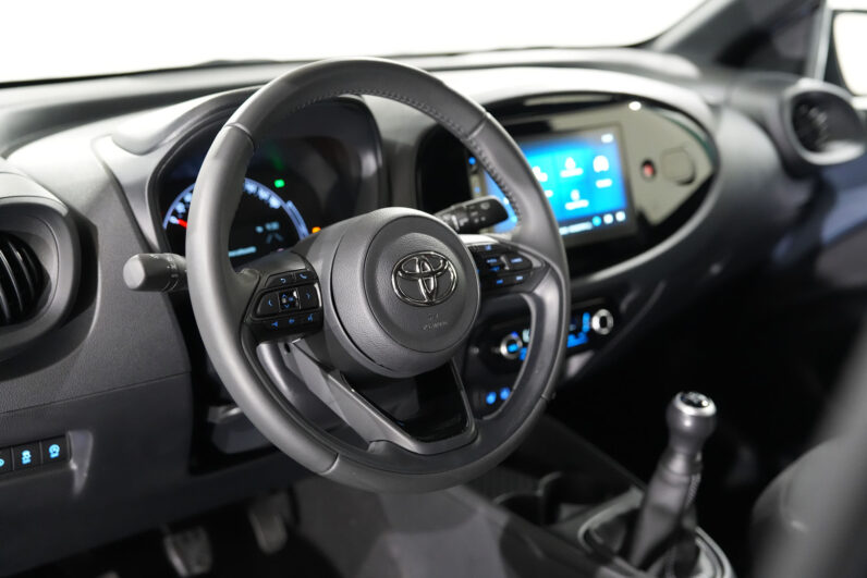 
								Toyota Aygo X full									