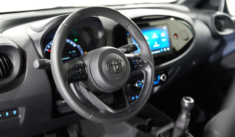 
								Toyota Aygo X full									