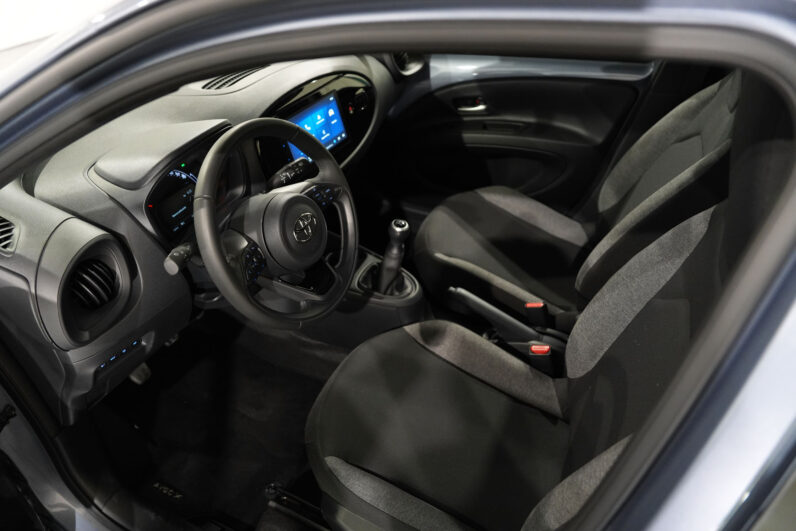 
								Toyota Aygo X full									