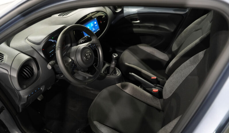 
								Toyota Aygo X full									