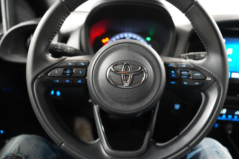 
								Toyota Aygo X full									
