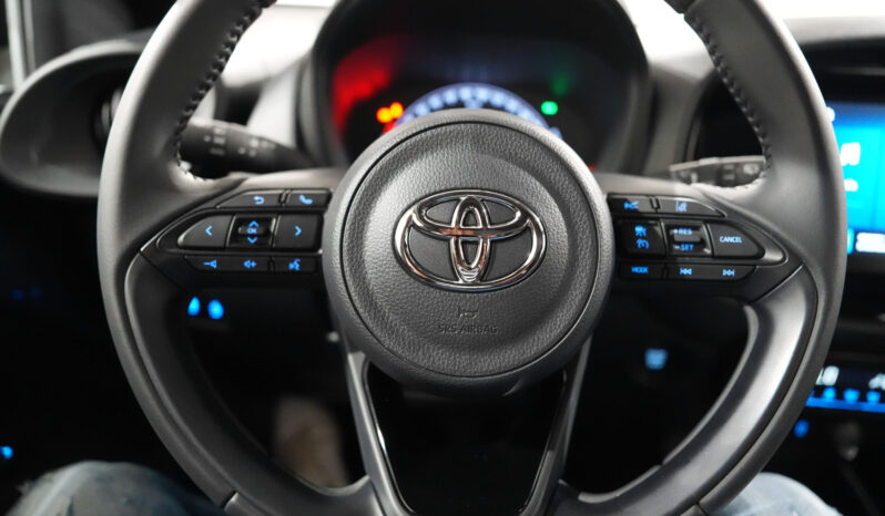 
								Toyota Aygo X full									