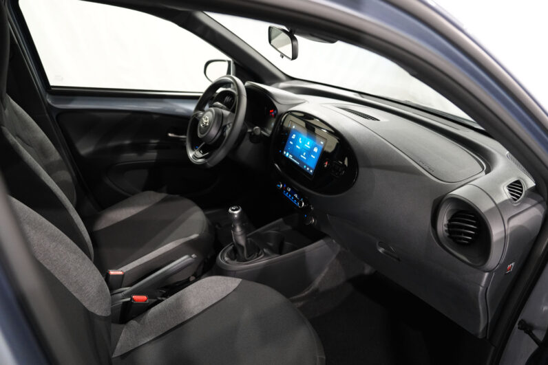 
								Toyota Aygo X full									