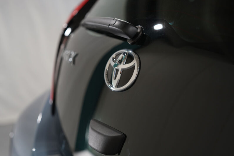 
								Toyota Aygo X full									