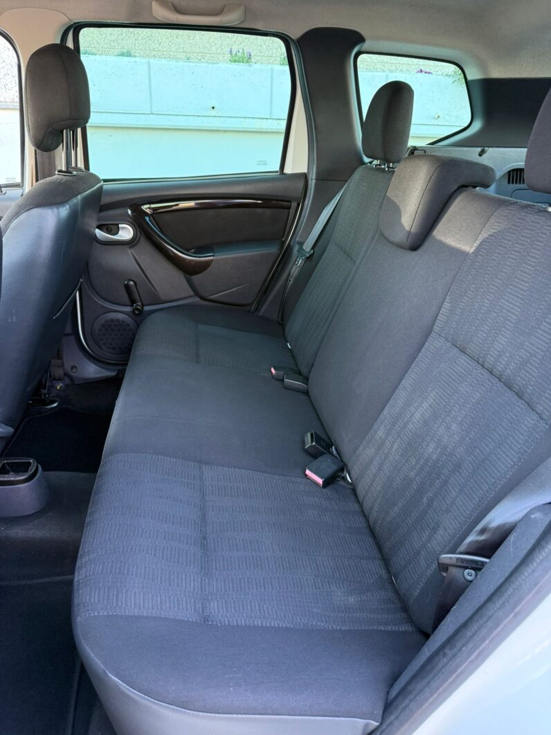 
								Dacia Duster  Laureate full									