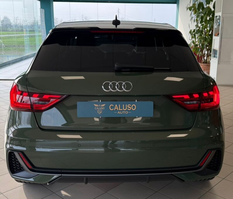 
								A1 30 1.0 tfsi S Line Edition 116cv s-tronic full									