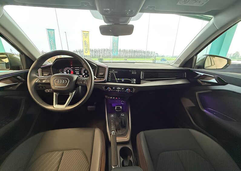 
								A1 30 1.0 tfsi S Line Edition 116cv s-tronic full									