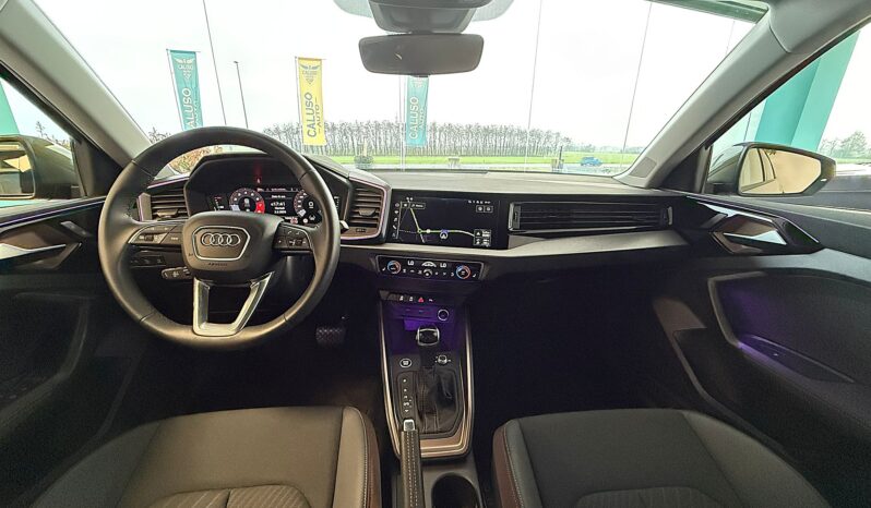 
								A1 30 1.0 tfsi S Line Edition 116cv s-tronic full									