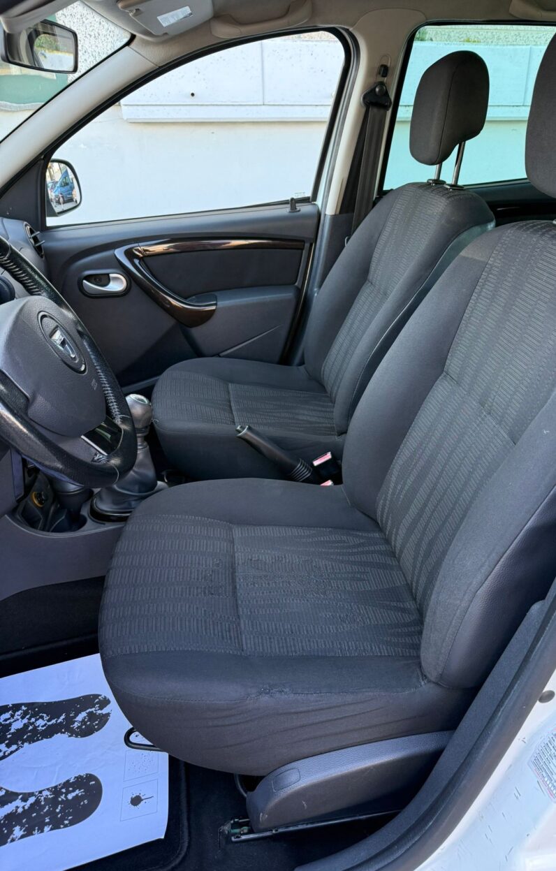 
								Dacia Duster  Laureate full									