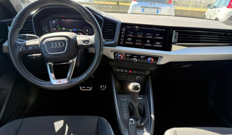 
								AUDI A1 30 TSFI S-TRONIC IDENTITY BLACK S-LINE full									