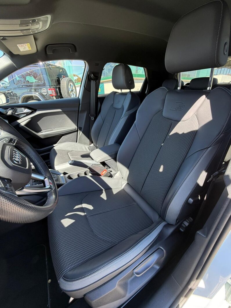 
								AUDI A1 30 TSFI S-TRONIC IDENTITY BLACK S-LINE full									