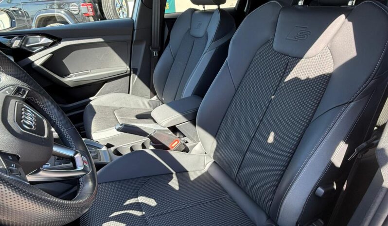 
								AUDI A1 30 TSFI S-TRONIC IDENTITY BLACK S-LINE full									