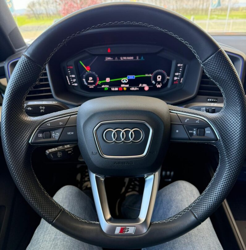 
								AUDI A1 30 TSFI S-TRONIC IDENTITY BLACK S-LINE full									