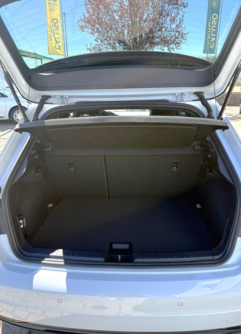 
								AUDI A1 30 TSFI S-TRONIC IDENTITY BLACK S-LINE full									